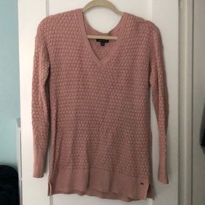 American Eagle light pink sweater.